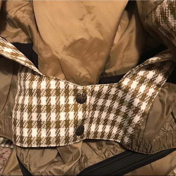 Roxy Snowboarding Coat - Size Medium - Picture 7 of 13